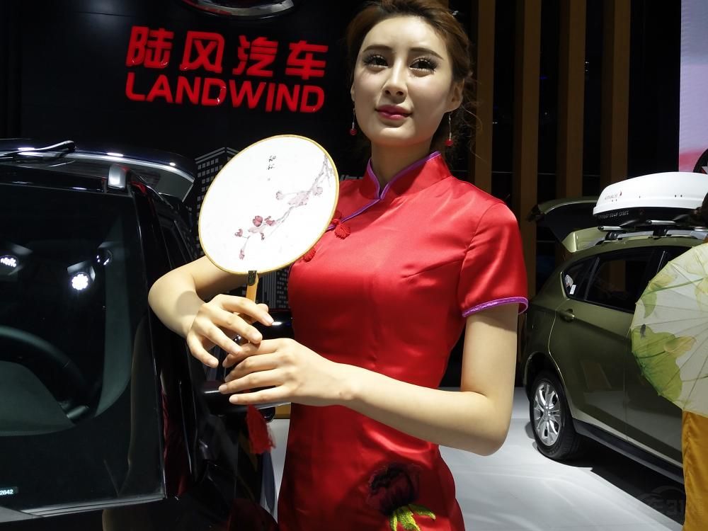 ��ɫ��Ө����ɫ��ѩ��