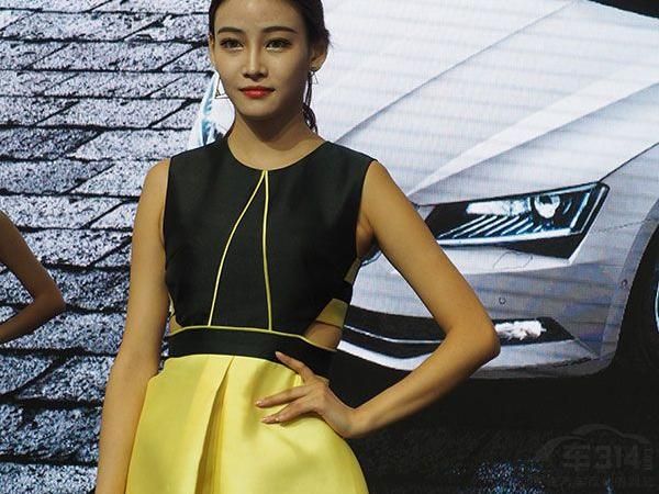 ����֪�����Ц��ô���õĺ���Ů�ӣ��ڳ�չ�����ô���ˣ�