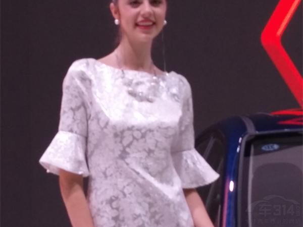 ��������������ڿ���һ�˵�ԭҰ��һ����