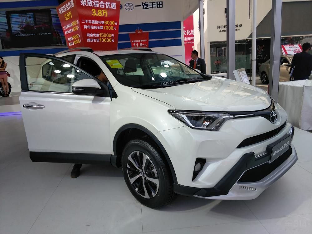 �³��ʹ���������Ӷ�䣬��ǻ�м���Ƹ�װ�������դ������Ӧ����������Ϊ±�ش�ƣ�����������ΪLED��ơ�