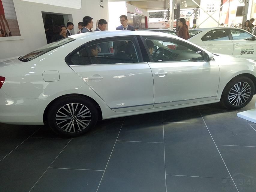 ������ʹ�õ��Ǵ��ڵ�EA211  1.4T������ѹ�������������Ϊ131���������Ť��Ϊ225ţ���ף�����7��˫��ϱ�������