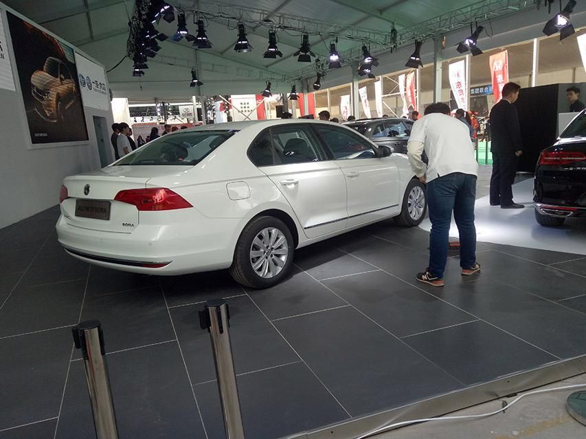 ������ͬ��������֮�䣬�����Ƕ�λ��������ˮƽ����Ϊ�����ƣ��������������͸��и���һ�㡣