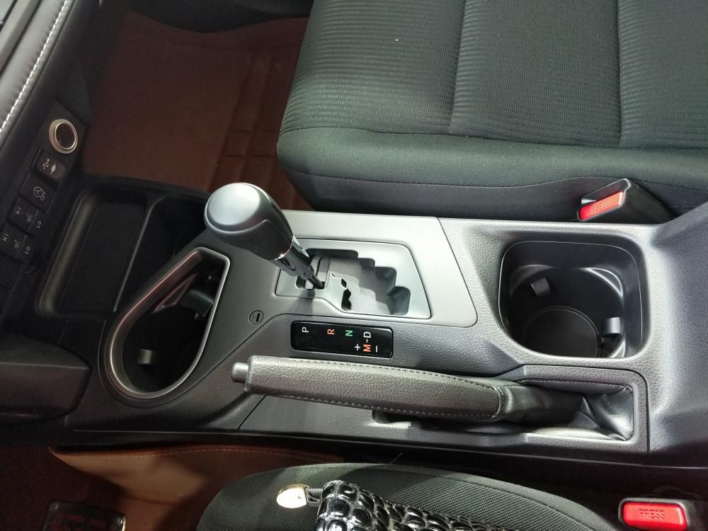 �³�ȡ���������ֶ����汾��2.0L����ȫϵ����8��CVT�����䣻2.5L����ƥ��6AT��������