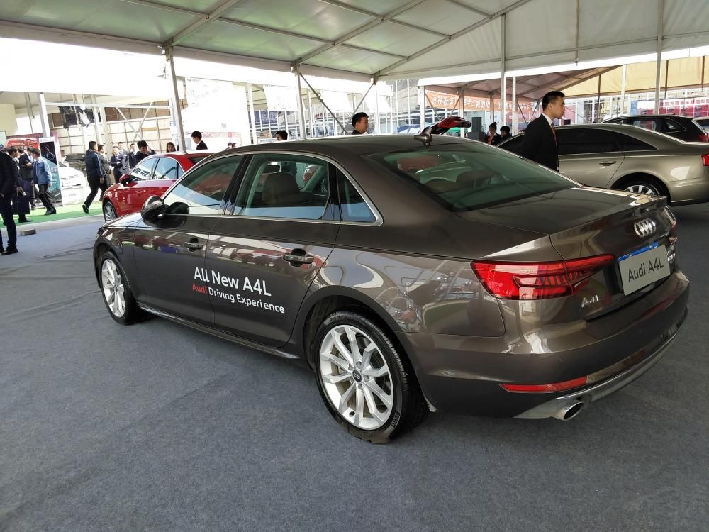 �������÷��棬2017��µ�A4L Plus���������˶��ͳ��ͽ��䱸12.3Ӣ���ȫҺ���Ǳ��̡�