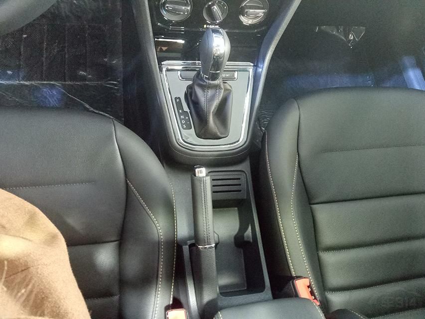 �������棬�¿�������ṩ1.6L��1.4TSI���ֶ���ѡ�񣬴�������ƥ��5���ֶ���6������һ������䡣