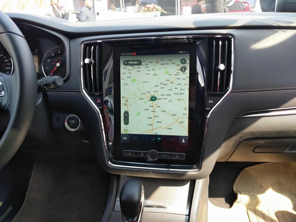 ����i6����ȫϵ����ESP��ABS��������ɲ��̥ѹ��⡢��Ƹ߶ȿɵ��ȸ߶����ã����һ�������YunOSϵͳ���״�������֧�������ܡ�