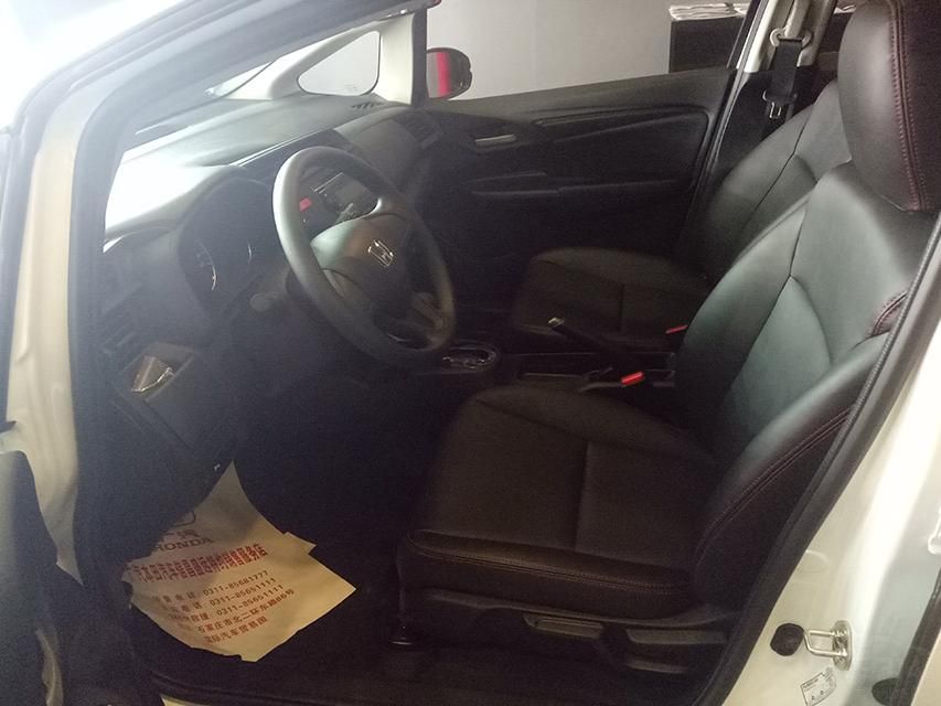 �¿�ɶȴ����˵����η����������䱸���Զ���ͣ���ܣ�����ѡ��5���ֶ���CVT�޼��������ֱ����䡣