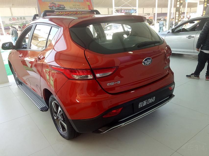 1.8L����β���ġ�D60�������Ϊ��ɫ��������1.5L��1.8L���͵Ĳ�ͬ��