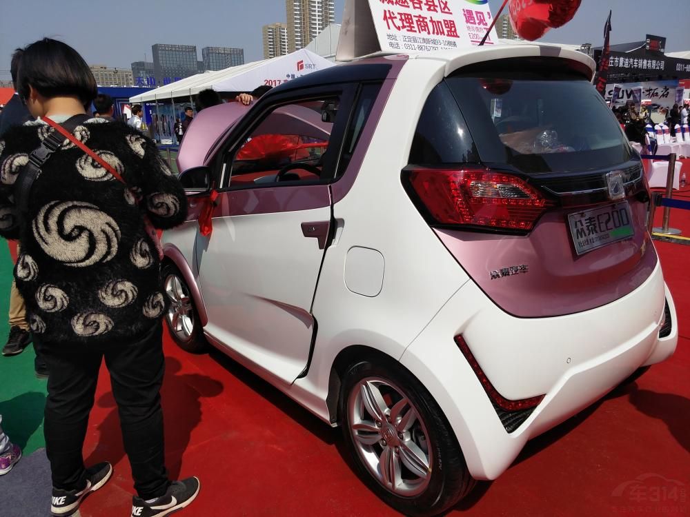 ʱеǰܺõƽǰӾЧˣ͸ʽLEDơռгƵļ뻹ʹвĵƹá