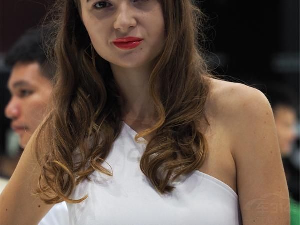 ˫���κ죬�����粨��