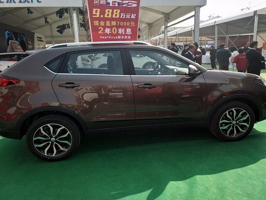 ȫȡ˴ɫΰ壬ڵƽ׷̵˲˶Ϣ