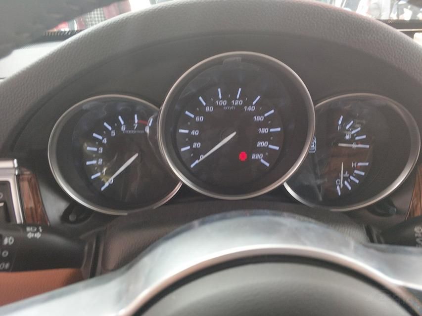 �������棬��̩SR9���ص���һ̨���������2.0T������ѹ�������������190��������ֵŤ��250N��m����ͳ���֣��뷢������ƥ����ǣ�5���ֶ���6��˫��ϱ����䡣