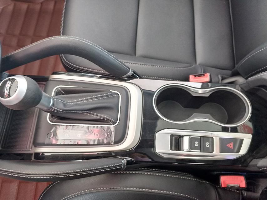 �����Զ���������µ�RS 5���ƵĻ����ˡ�������Ͽ��ķ����Լ��µ�A6Lͬ��ĵ�����ɲ��ť�ȡ�