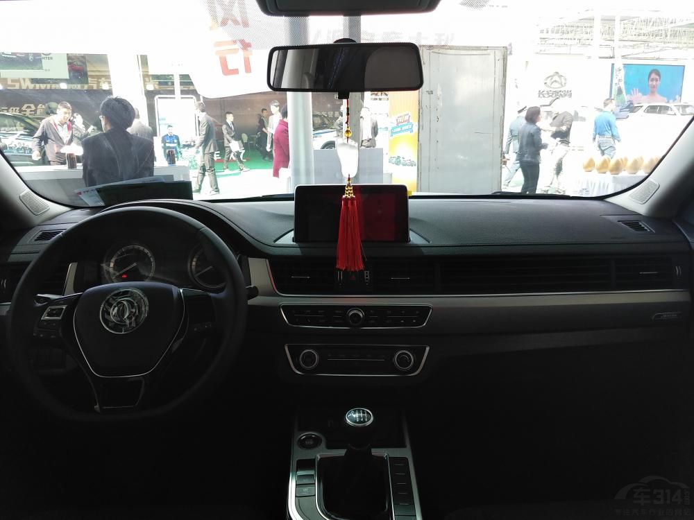 �����ߴ緽�棬�³��ĳ����߷ֱ�Ϊ4515/1812/1725mm�����Ϊ2720mm��