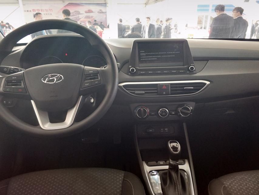 �³���ǿ�˳��ڵĿƼ���Χ���п�̨��8Ӣ������ʽ��ý����ʾ���ǳ����ۡ�