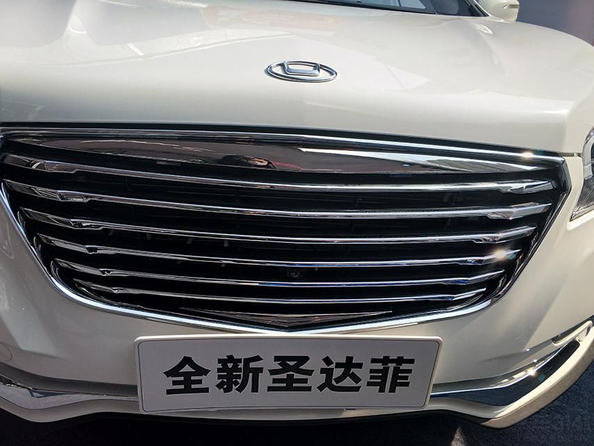 �ó��ĳ����߷ֱ�Ϊ4620/1820/1525mm�����Ϊ2660mm��