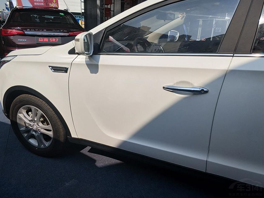 �����˶���ʽ��դ��ƣ����ͷǳ��İ������³�������ǰ��դ�������ײ����ո����Ϳ��š�