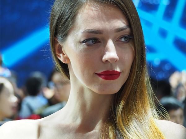 ��Ů�Ӽ���ʤѩ��