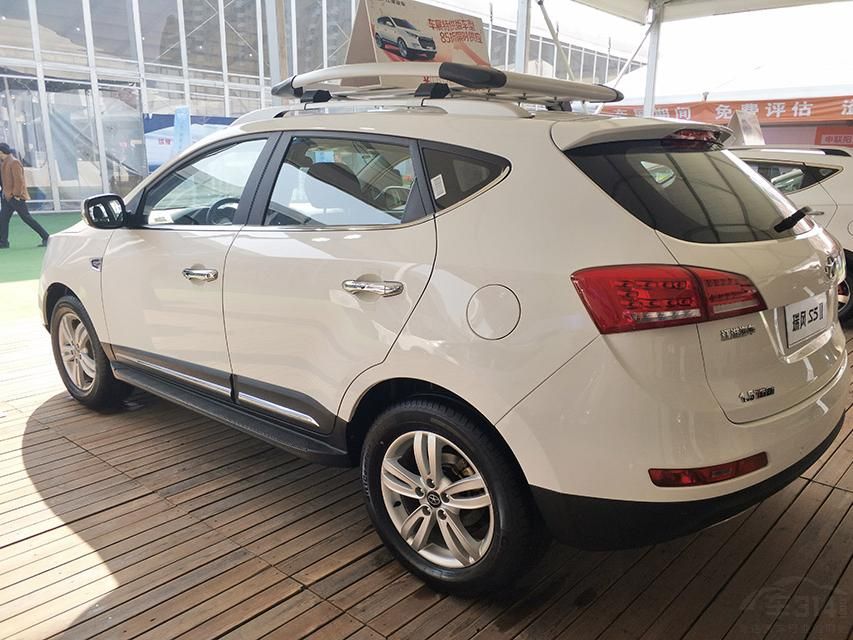 �³���ǰ��������դ������ǰ���ո������������Ҳ�����仯�����䱸��LED�ռ��г��ơ�