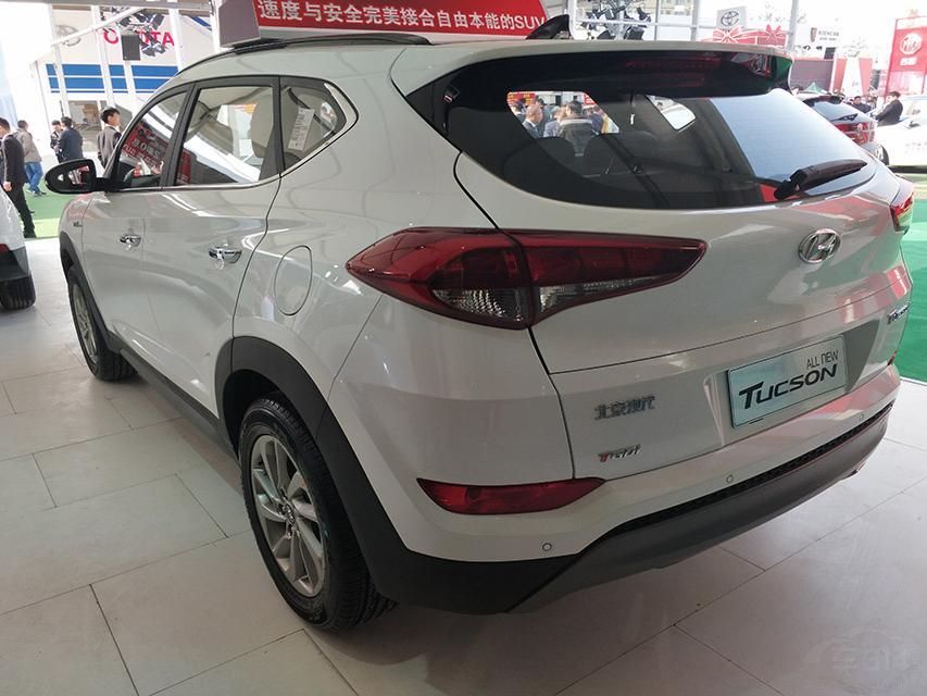 ��������˼��ĵ�������ƣ���װ������ֺ�ɫ��üҲ������������Ӳ�����ʡ�