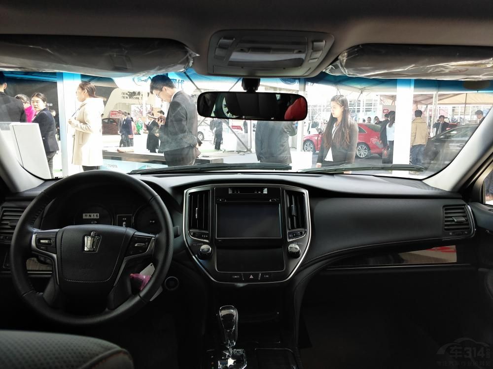 �ڶ������棬����2.5L V6������������6���Զ�������Ķ������֮�⣬��������2.0T������ѹ��������8���Զ�������Ķ���ϵͳ��