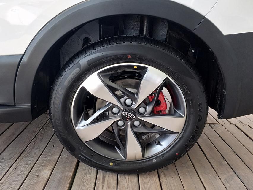 ����һ��С��SUV�������䳵�ڳ�Ա�ĳ����ռ���ֽ�Ϊ������