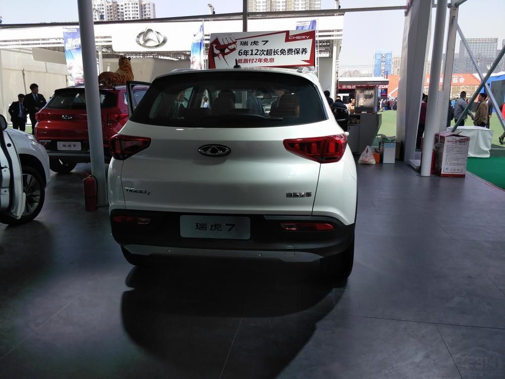 һ̨SUV˵7ʵŲġʡӵ24.7Ľӽǡ29.5ȥԼ210mmСؼ϶