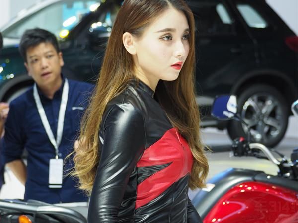 һ˫�۾���ֱ�����ˮ�е�ˮ��һ���γ���