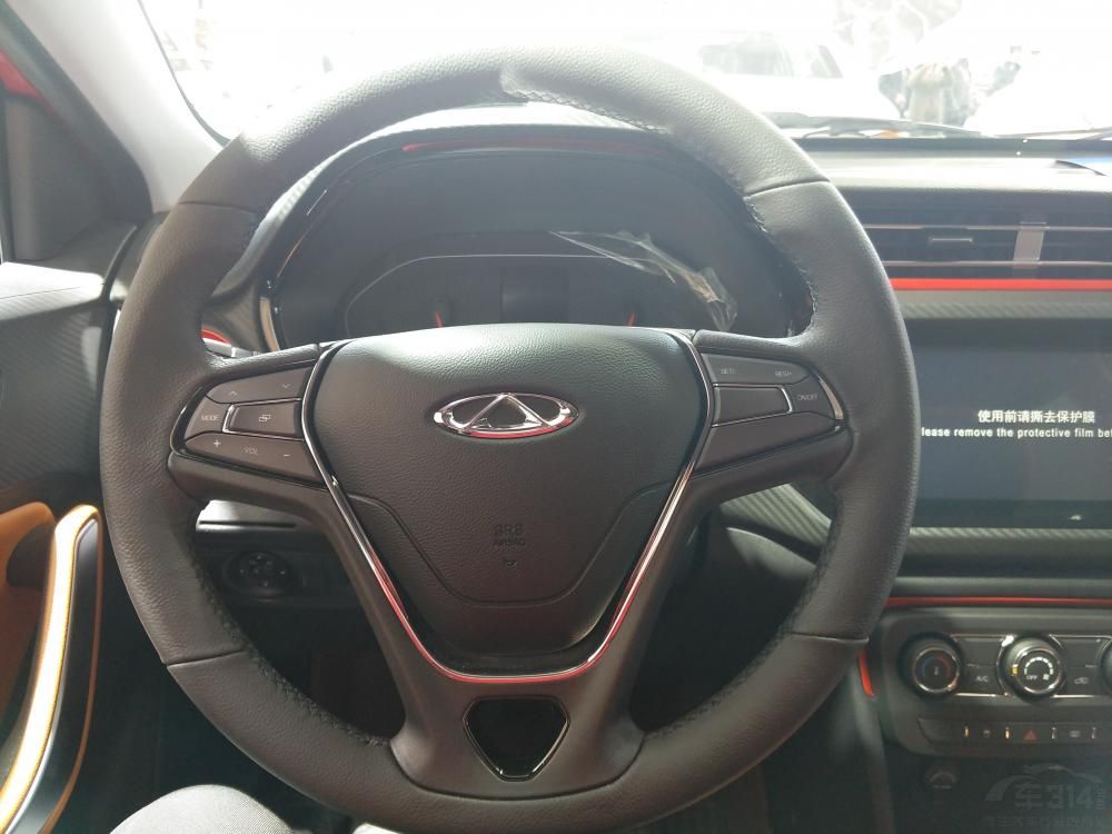 ȻΪһżСSUV³ڲȻǳģ˫ɫθ˸о͸¶ʱУҲΪӭ˵Ŀζ