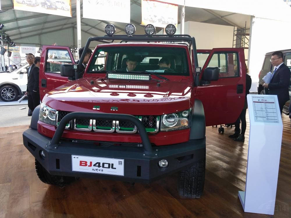 ����40��2013�������������ܵ��˼���Ĺ�ע��ͬ����Ϊɽկ���͵�BJ40��Ϊ���ź����������ƵĴֿ����ͣ����ϱȽ�����ļ۸񣬻����ǱȽ��д��ڸС�