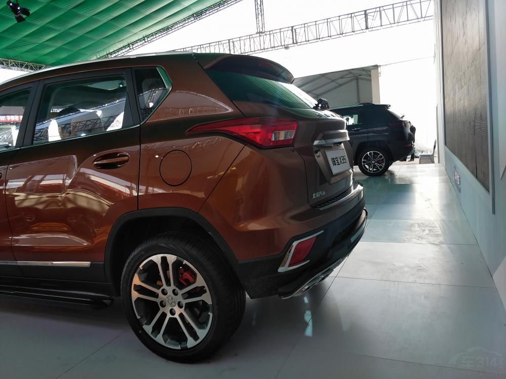 ��϶Ƹ���դ����ɫ�»��塣