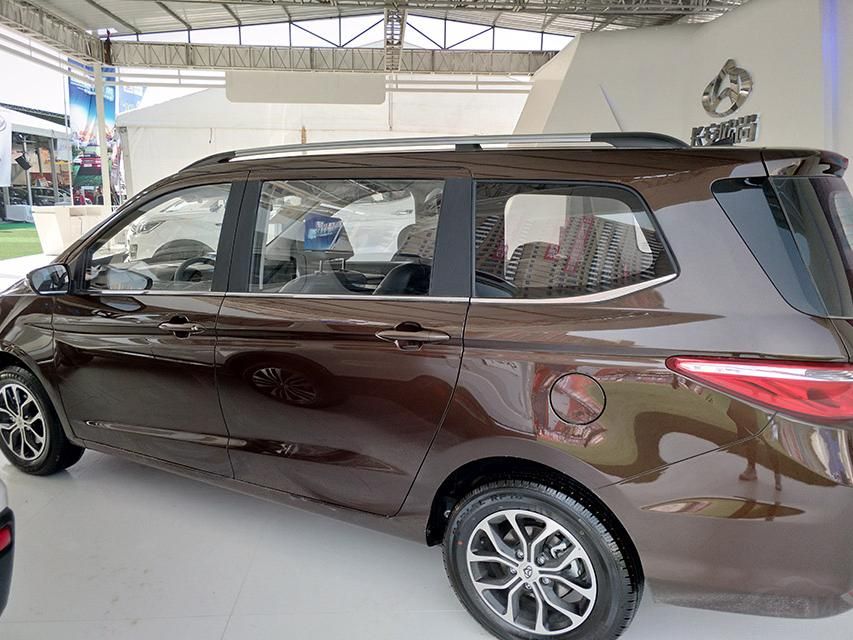 �ó����ոܼ���ü����ɫ���ṩ��ɫ����ɫ�Ȳ�ͬ��ɫ��ѡ��