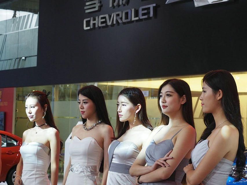 ͷ��˿˿���ƶ������������ˡ�