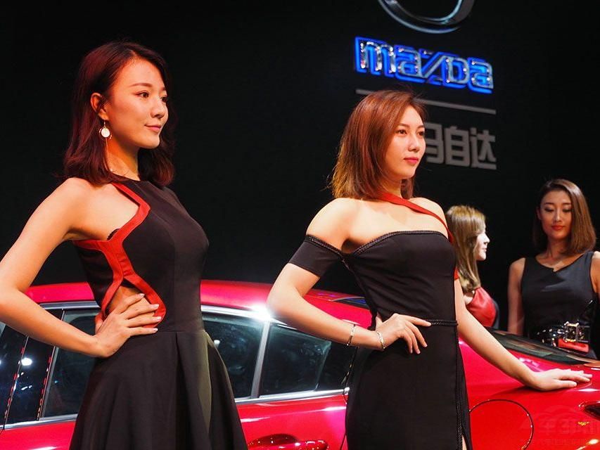 ����ƻ���Ƶ�������Ƕ��һ˫����������۾���