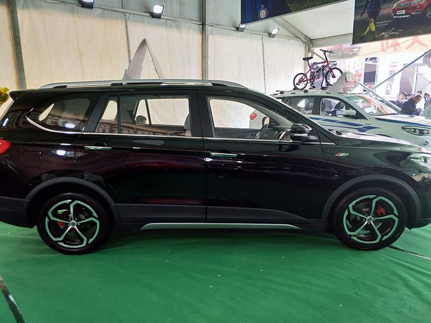 �������棬˹��X7������1.5T��1.8L���ֶ���ѡ�񣬴���ϵͳƥ�����԰��ŵ�5���ֶ������䡣