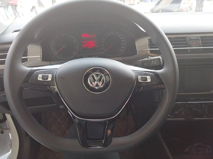 �˴����е��¿�ɣ���ɡ�������������һ��1.4L���а泵�ͣ���һ�������˸ó��������ż���