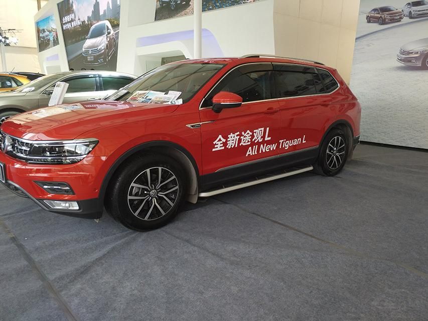 ���䳵���䱸��������Ӧ�涯ת���ȫLED����飬�����Ժ���ֵ��ߡ�