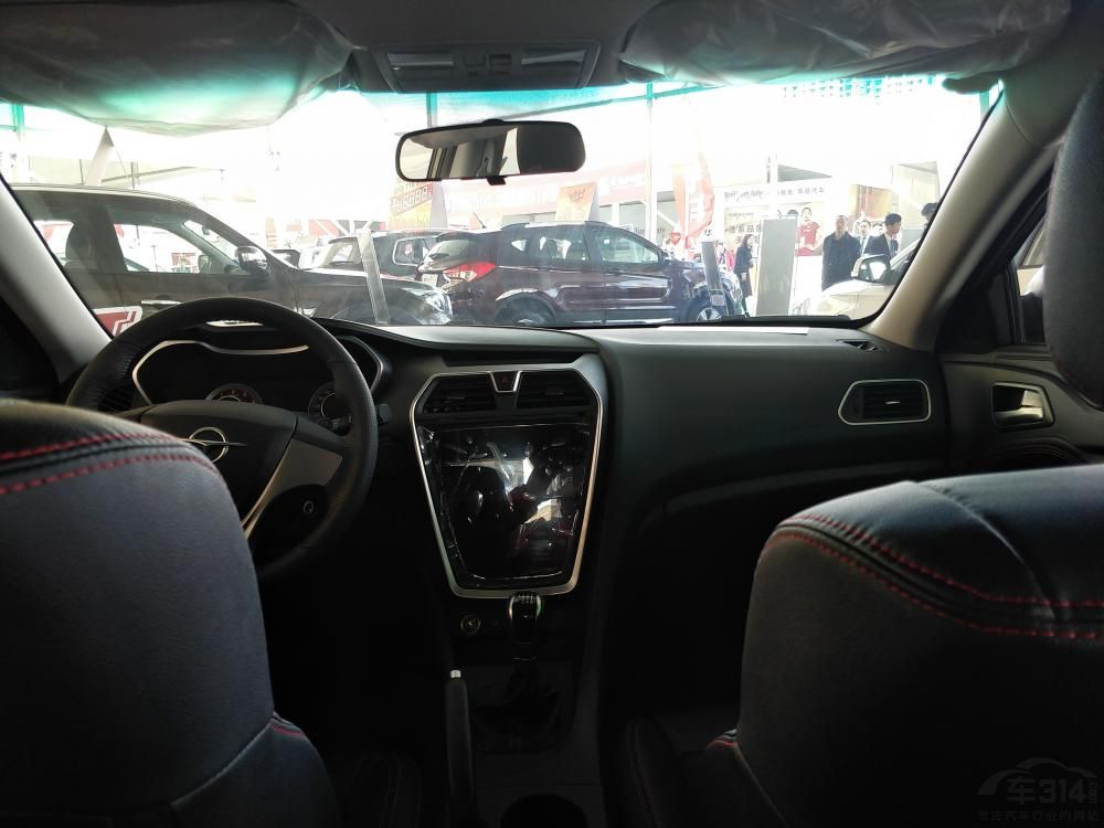 ���ڰ�Χ�ײ������˺�ɫ�Ļ��塣