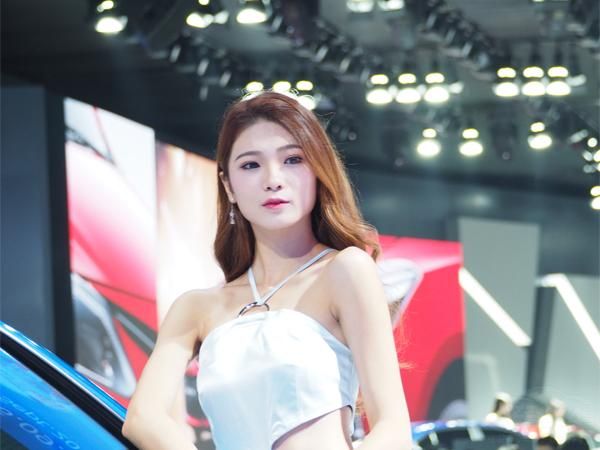 ����ëŨ��ͦ�̣���һ�����������Ļ������۽�΢΢������