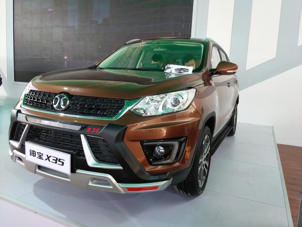 ������X35���ɶ�λ��С��SUV��