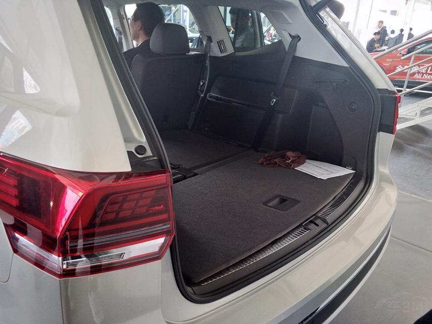 �³���ǰ��դ������������׳�ĶƸ������д��䡣