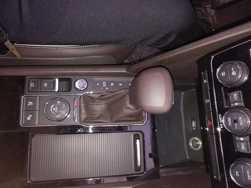 ;�������β���2+3+2��7���沼�֣����е����ź͵ڶ������ηֱ���Եȱ����ŵ���4/6�����ŵ���