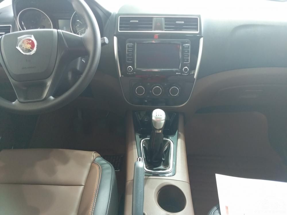 ����X5�ĳ����߷ֱ�Ϊ4382��1835��1739��mm�������Ϊ2690mm��