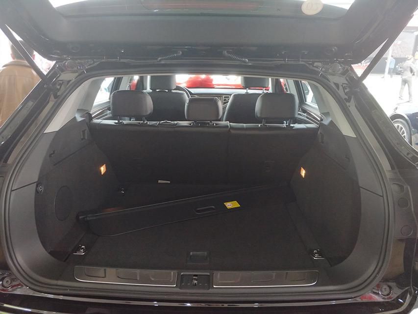 �������棬����X7ǰ���Ƴ�1.8T�������ֶ������䡣�ó����������Ƴ�װ��6��˫������������1.8T��2.0T���͡�