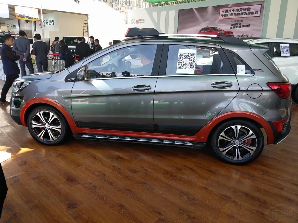 �䱸��֧��ƻ���Ͱ�׿ϵͳ���ֻ�ӳ�书�ܡ�GPS�������������Զ���Ӧ��ˢ���촰���Զ���ơ�����Ѳ����ǰ��˫����/�����ҵ�װ����