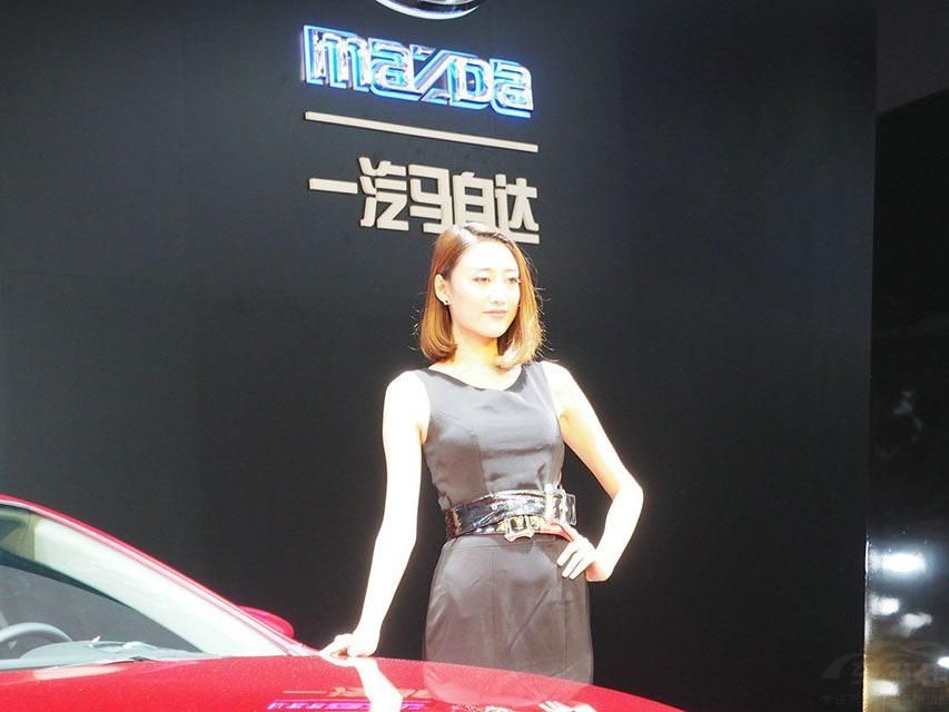 �ֺ��ֳ��Ľ�ë��������һ˫��ˮ��ͫ�����