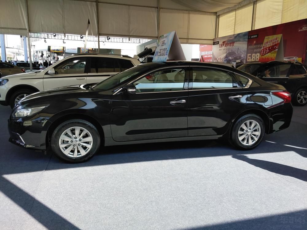 ������Ӿ�����ǵ�ǰ����飬���˲�ŭ�����ļ��ӸС�