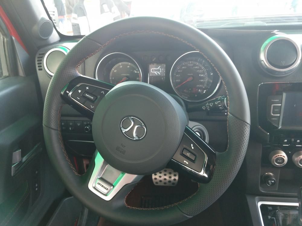 BJ40LμʱУǱ̲õ˫ԲͲʽƵģλĵɫгԣʾӵгݡ