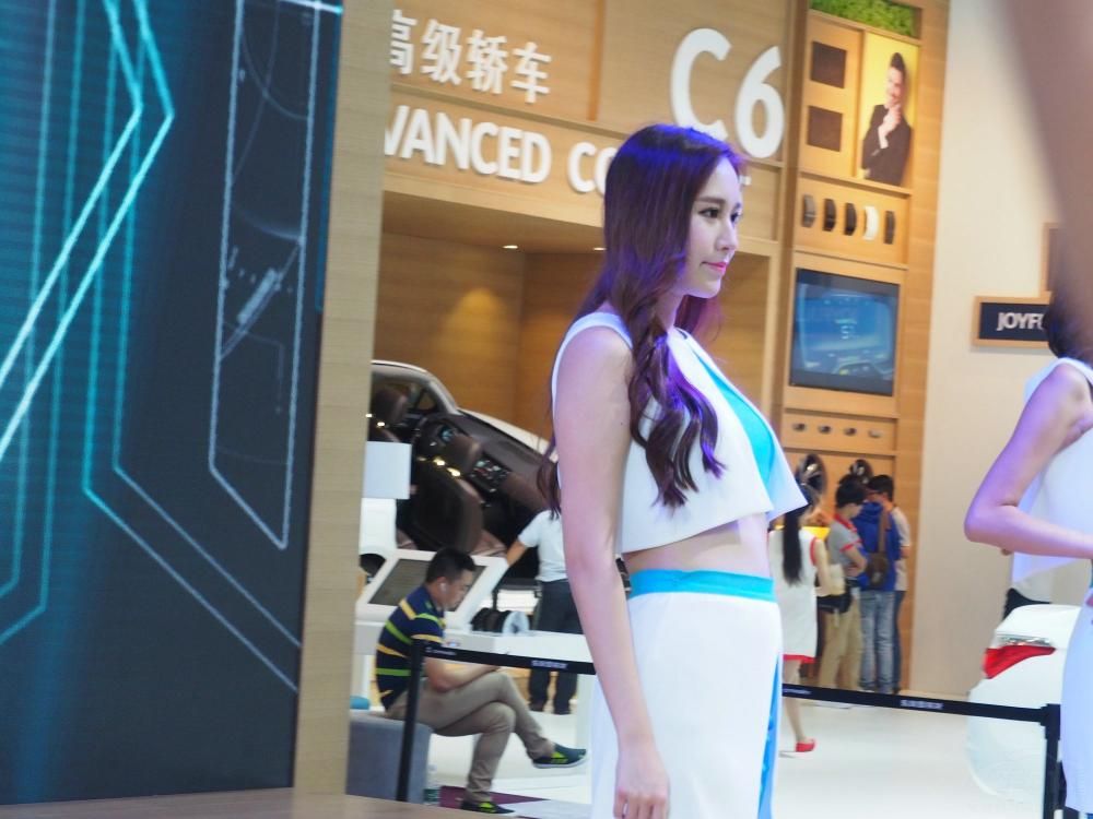 ͬ������Ů�����Ů����������̵�ӡ������ü��֮�����ֳ�Խ��������ľ��˵�������