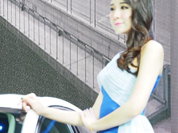 ��Ө��͸��